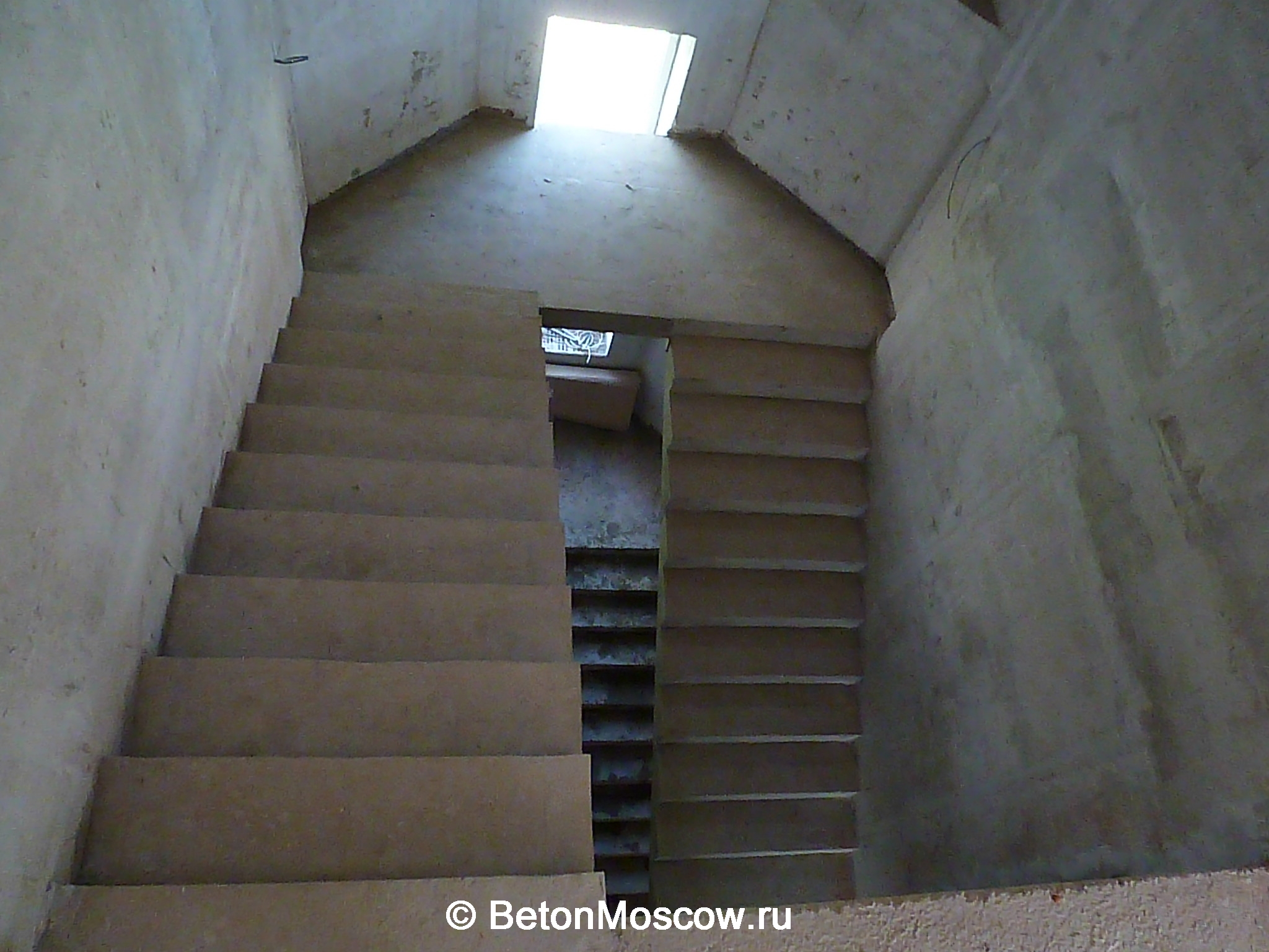 Лестница бетонная в посёлке Королевские сосны. Фото 3