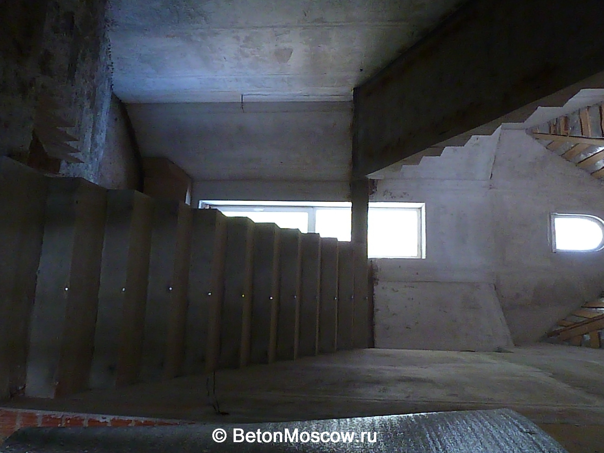 Лестница бетонная в посёлке Королевские сосны. Фото 6