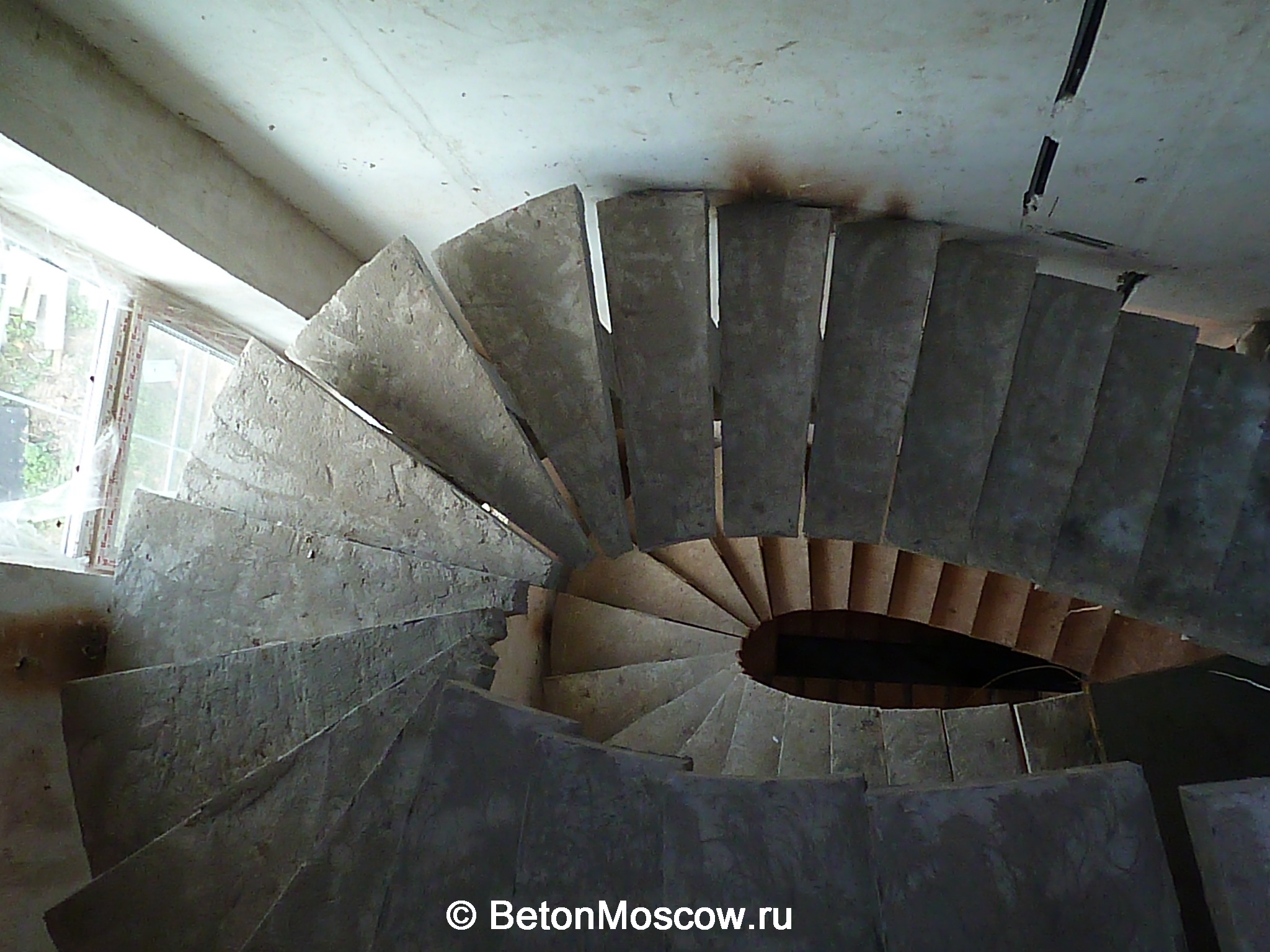 Монолитная бетонная лестница в посёлке Булатниково. Фото 3