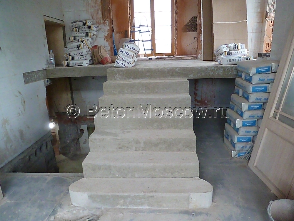 Лестница забежная из железобетона в коттеджном посёлке Козино. Фото 2