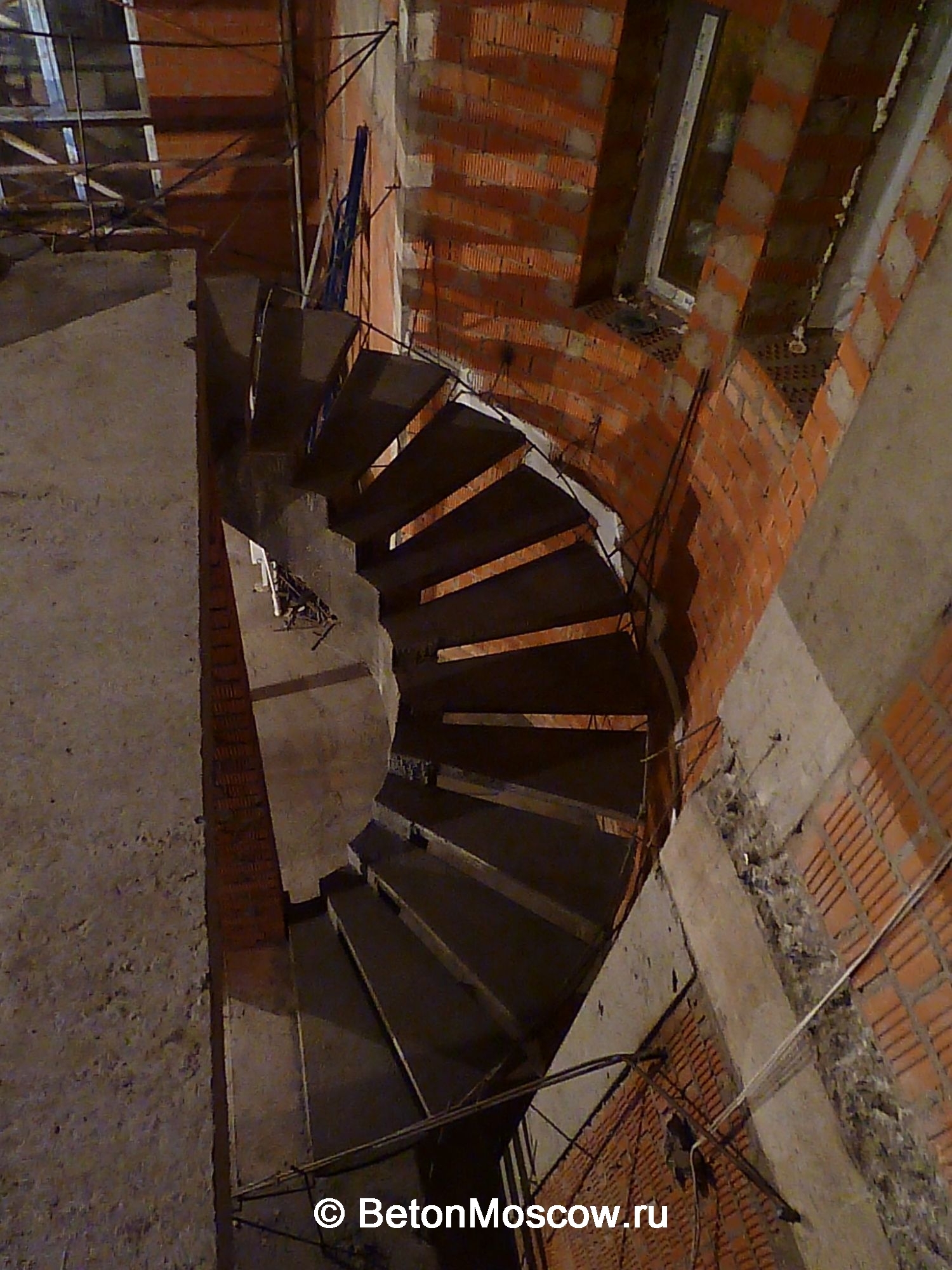 Консольная бетонная лестница в Москве. Фото 2