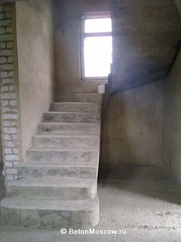 Лестница в посёлке Леоново. Фото 3