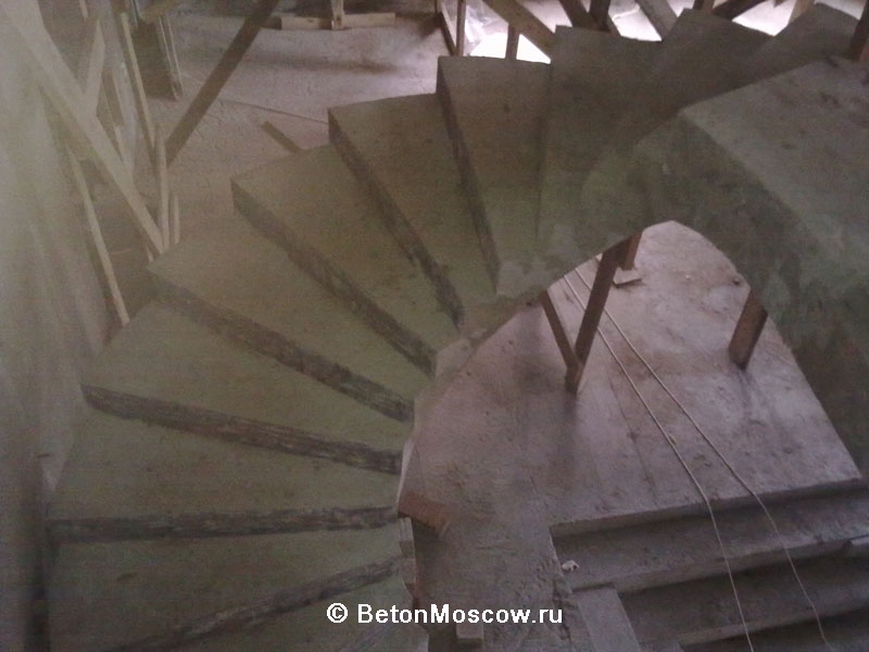Лестница в посёлке Лесной. Фото 2