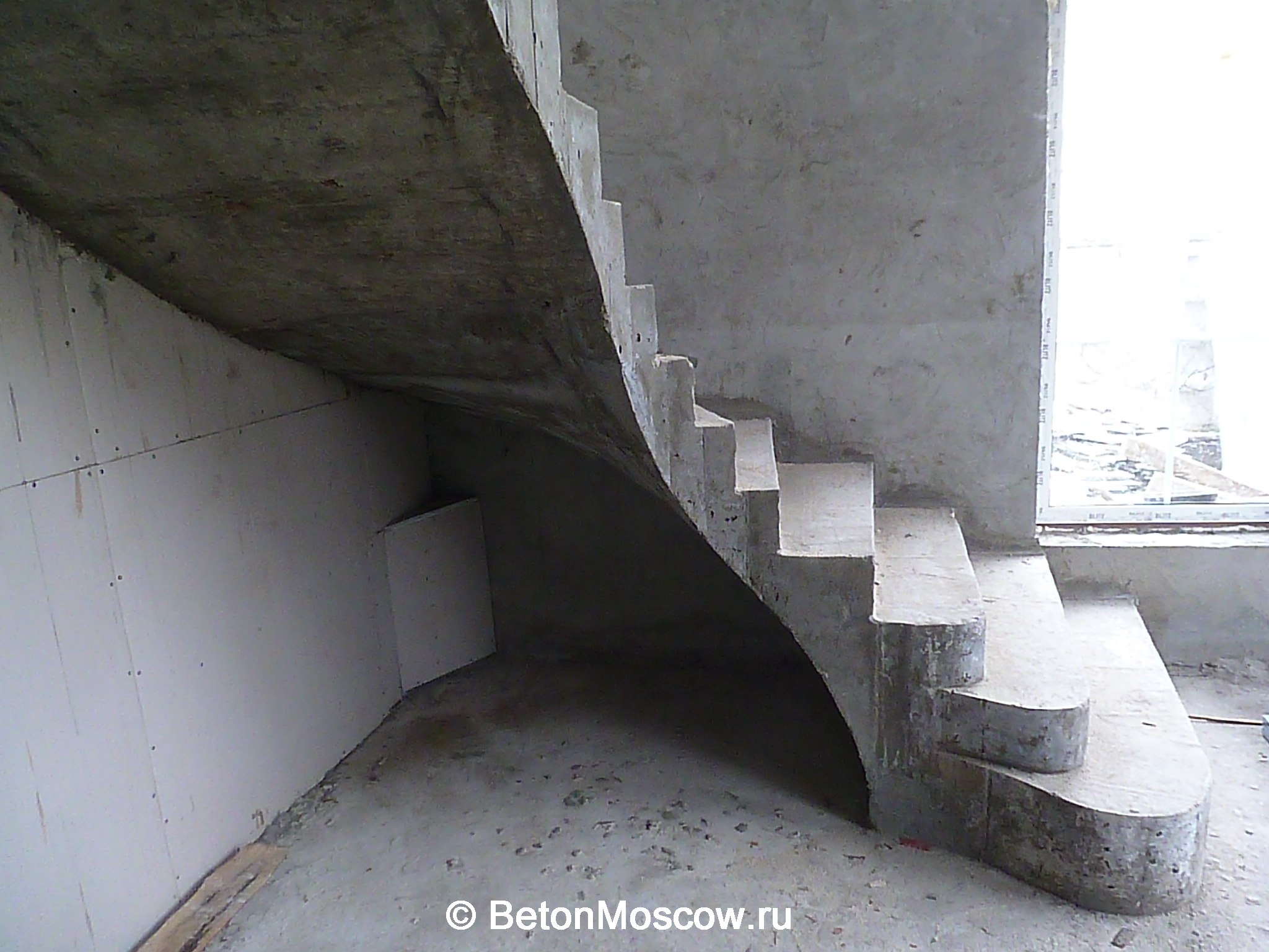 Монолитная бетонная лестница в Лыткарино. Фото 1