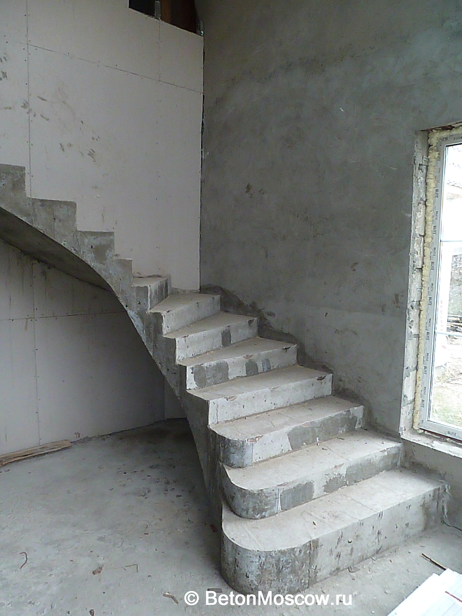 Монолитная бетонная лестница в Лыткарино. Фото 2