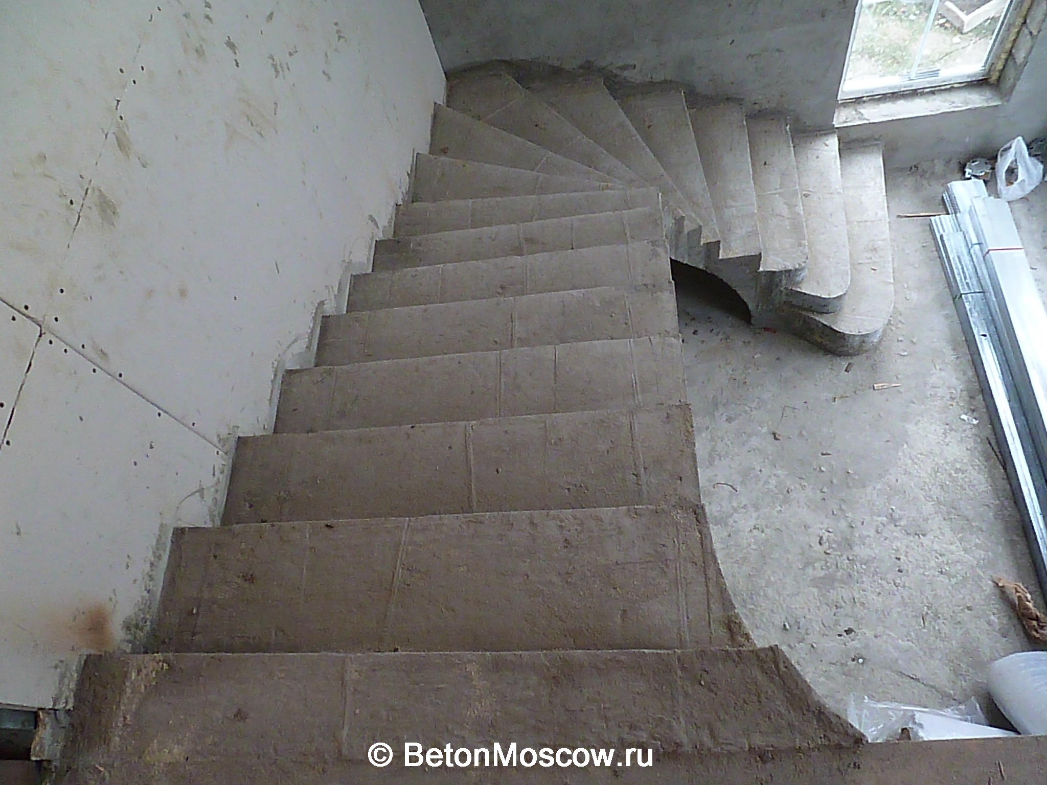Монолитная бетонная лестница в Лыткарино. Фото 5