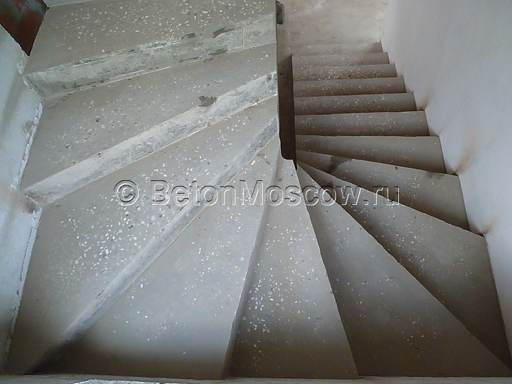 Бетонная лестница маршевая в городе Люберцы. Фото 2