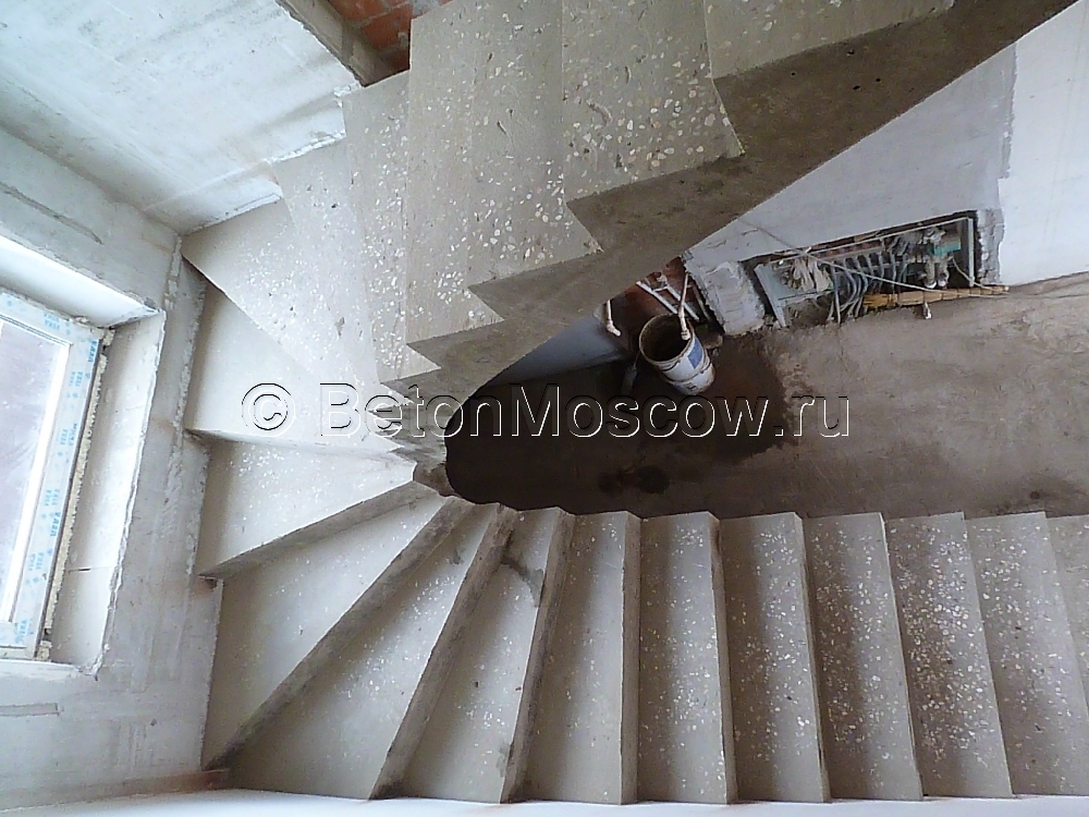 Бетонная лестница маршевая в городе Люберцы. Фото 5