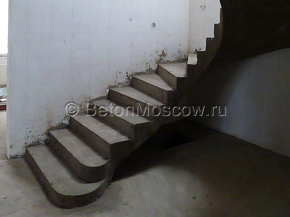 Бетонная лестница в посёлке Мартемьяново. Фото 1