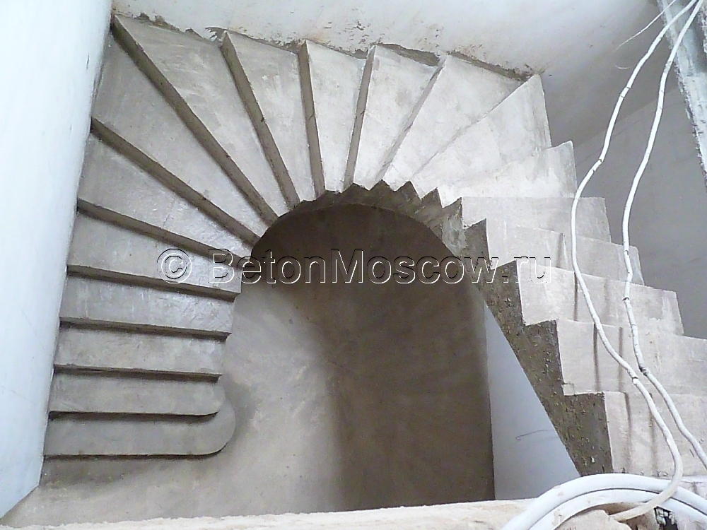 Бетонная лестница в посёлке Мартемьяново. Фото 2
