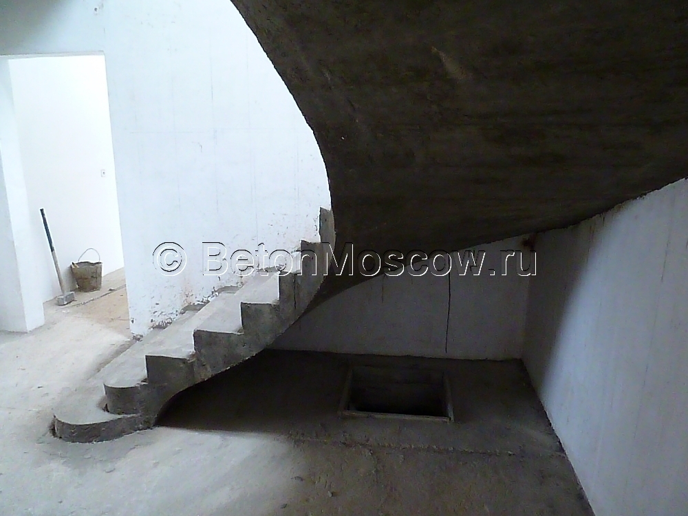 Бетонная лестница в посёлке Мартемьяново. Фото 5