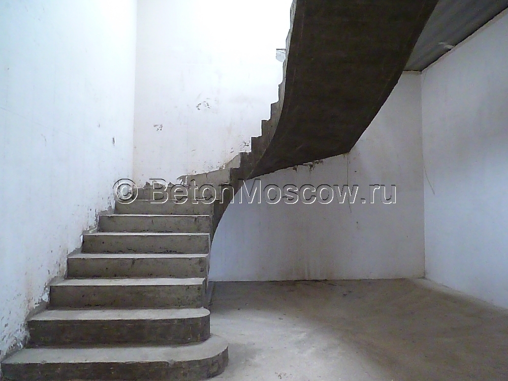 Бетонная лестница в посёлке Мартемьяново. Фото 6