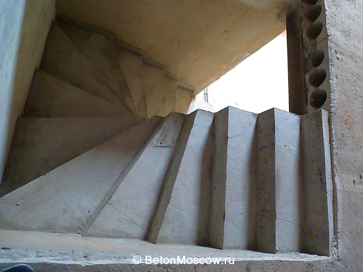 Монолитная бетонная лестница в посёлке Мери. Фото 20
