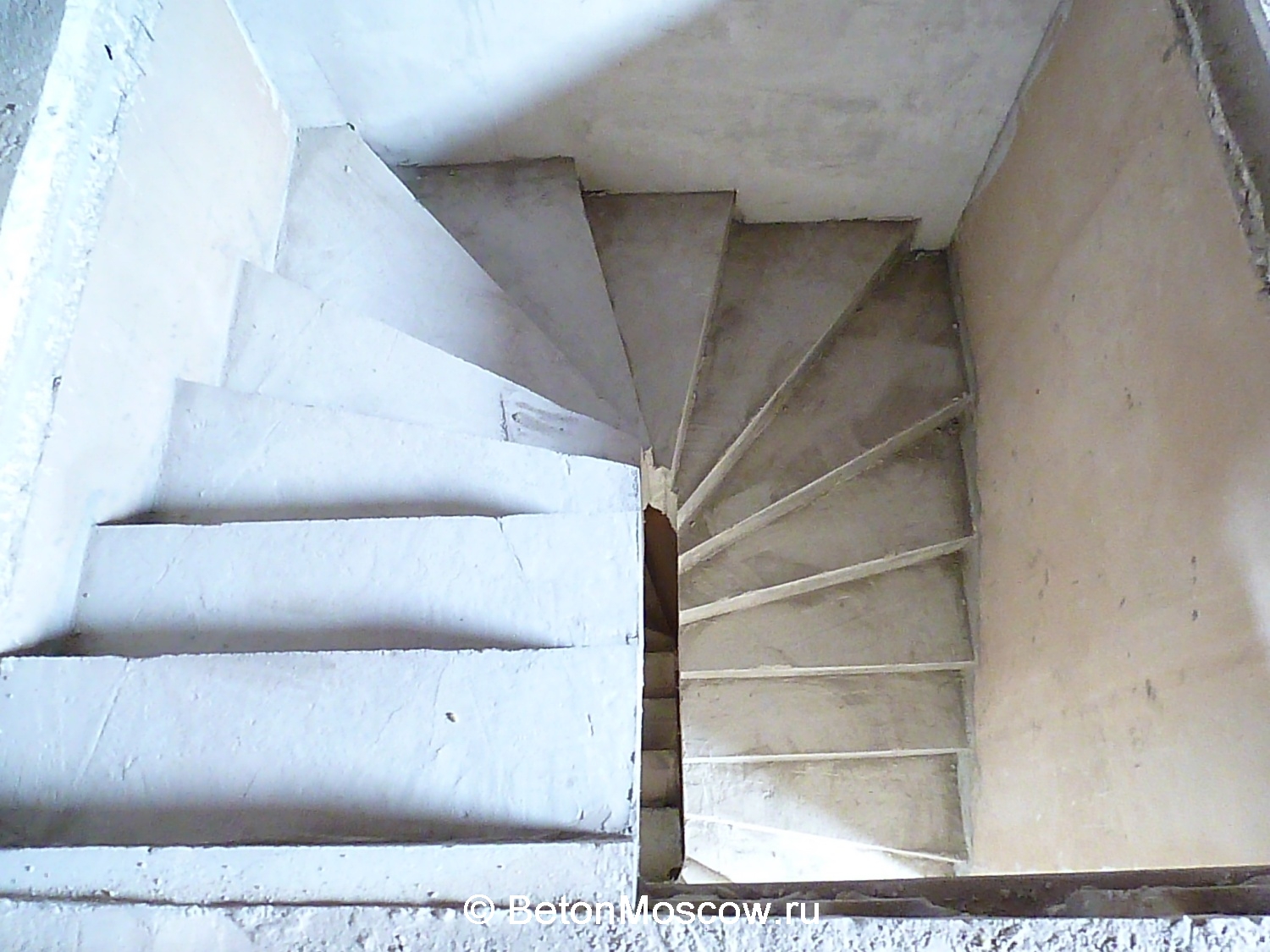 Монолитная бетонная лестница в посёлке Мери. Фото 21
