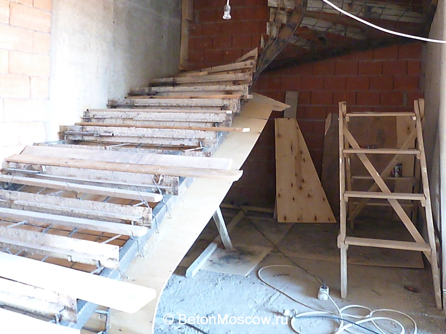 Монолитная бетонная лестница в посёлке Мери. Фото 24