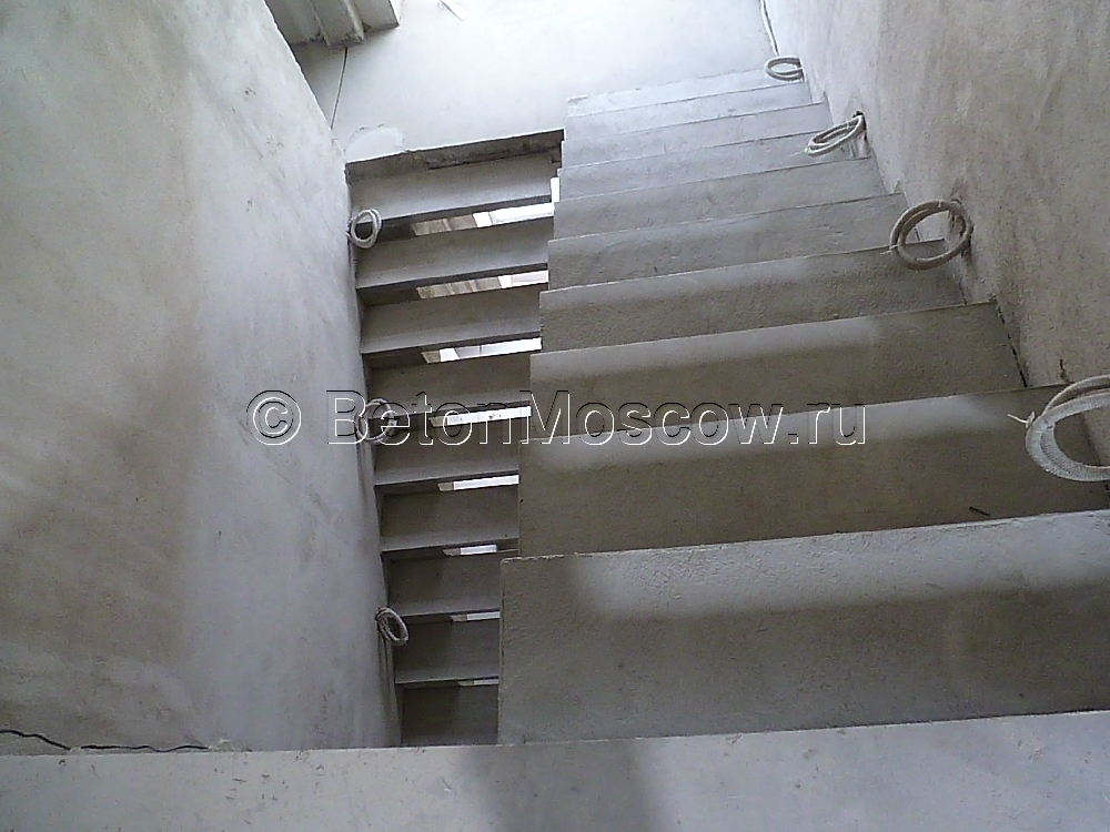 Лестница в коттеджном посёлке Миллениум парк. Фото 11