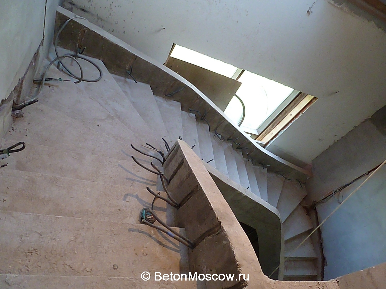 Лестница из бетона в посёлке Монтевиль. Фото 13