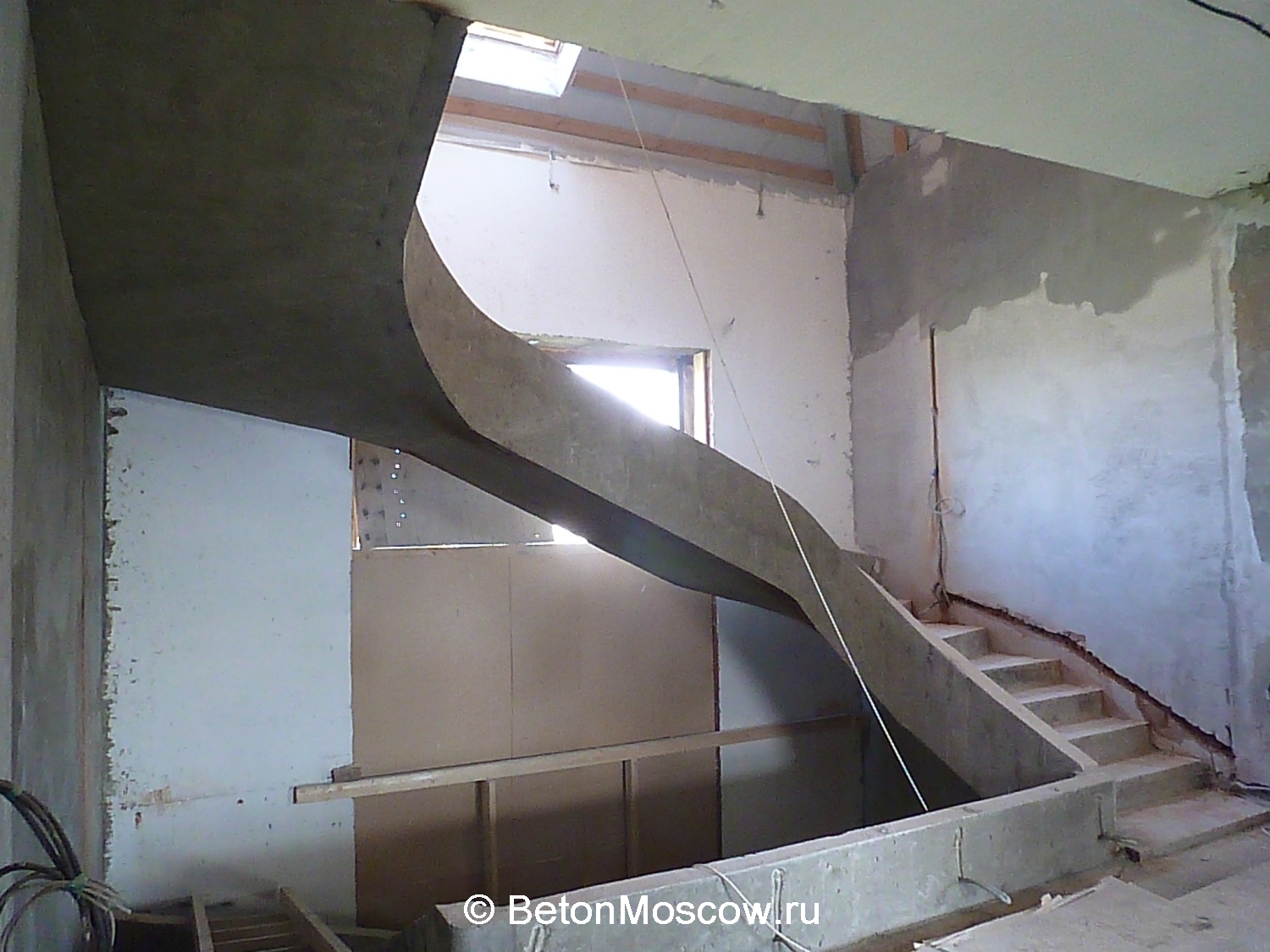 Лестница из бетона в посёлке Монтевиль. Фото 20