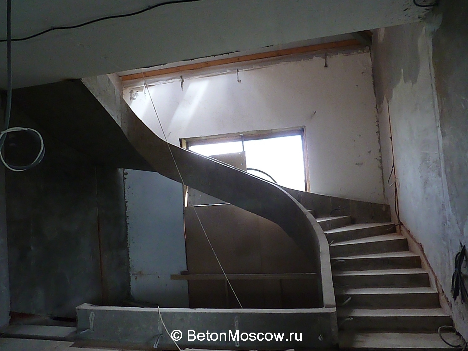 Лестница из бетона в посёлке Монтевиль. Фото 21