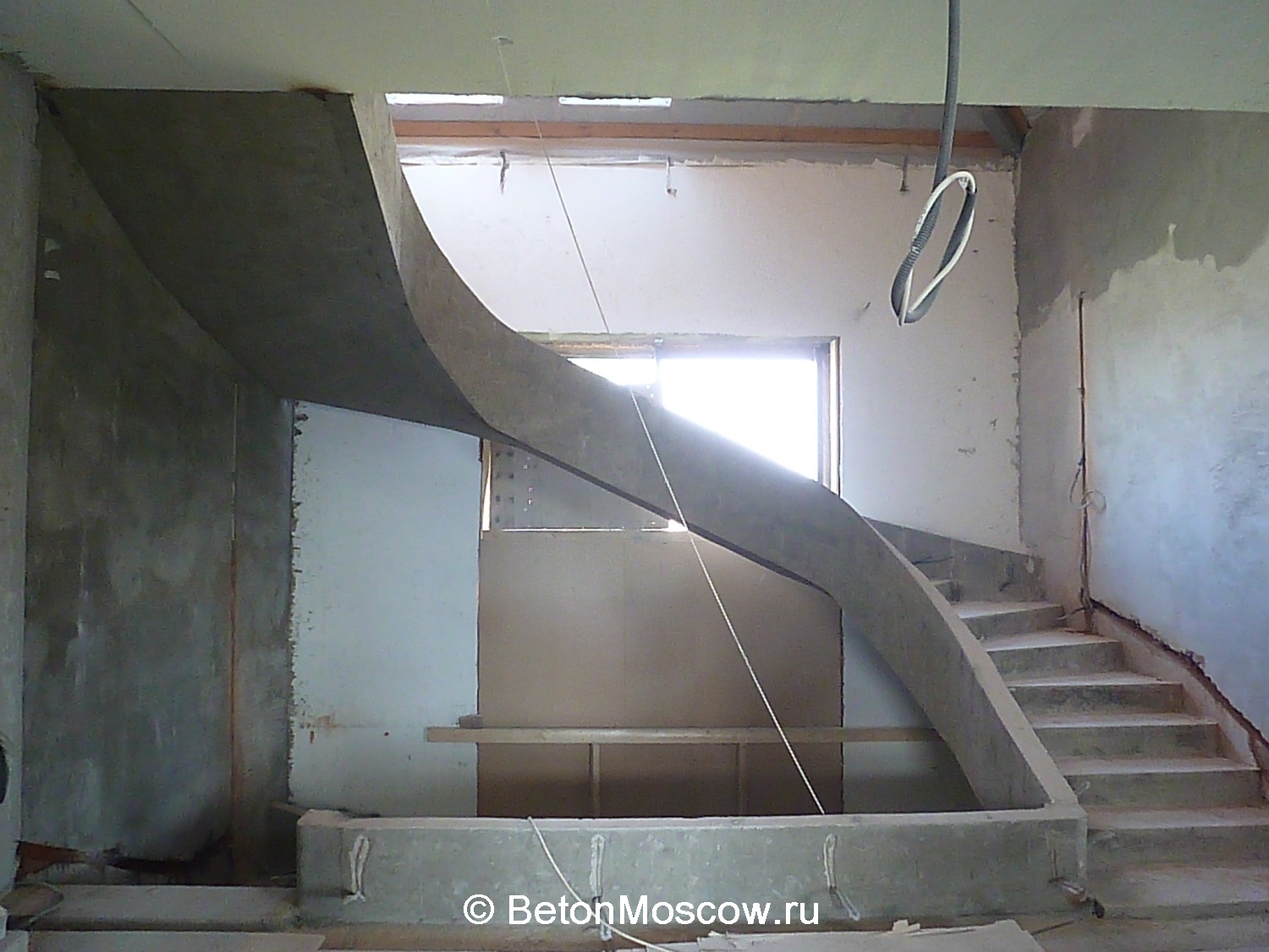 Лестница из бетона в посёлке Монтевиль. Фото 22