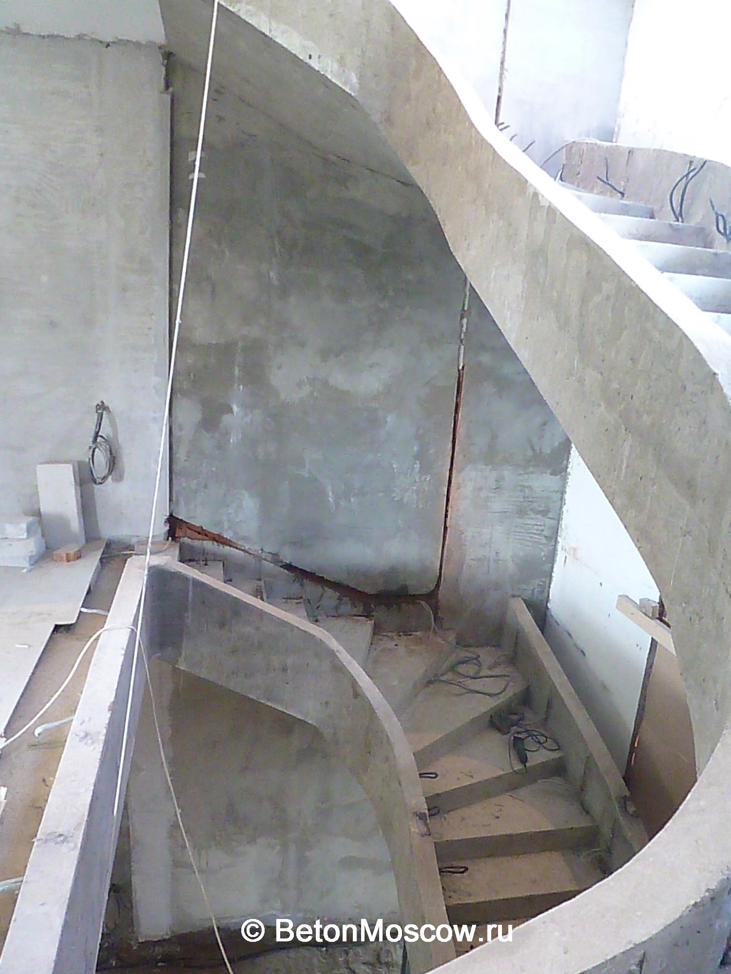 Лестница из бетона в посёлке Монтевиль. Фото 5