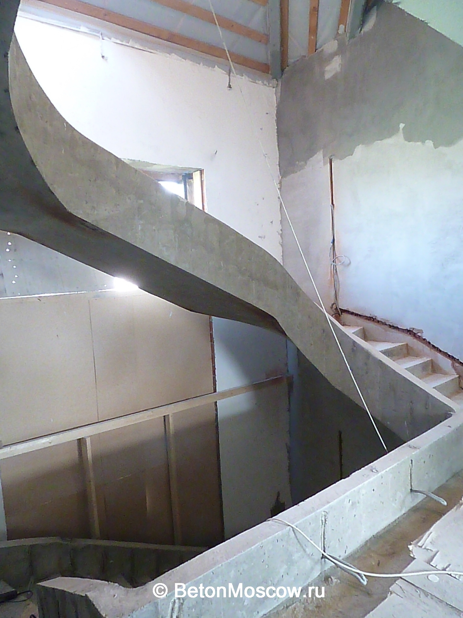 Лестница из бетона в посёлке Монтевиль. Фото 7
