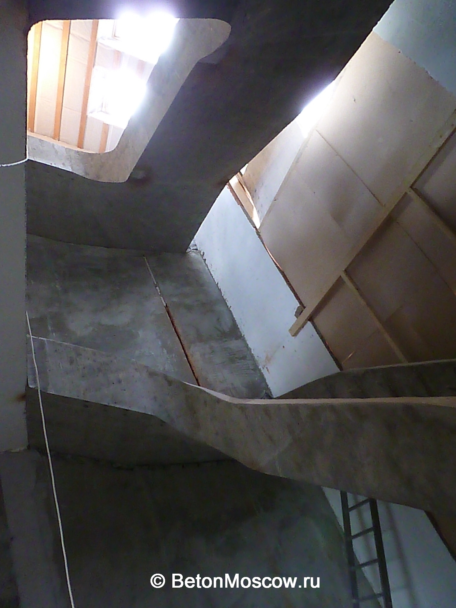 Лестница из бетона в посёлке Монтевиль. Фото 9