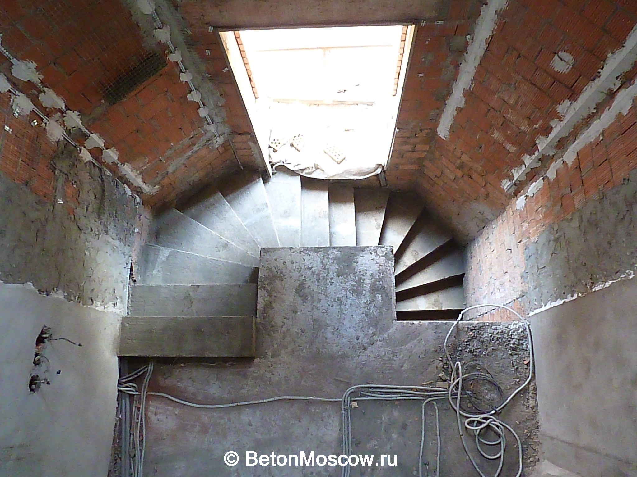 Монолитная бетонная лестница в посёлке Ольгино. Фото 11