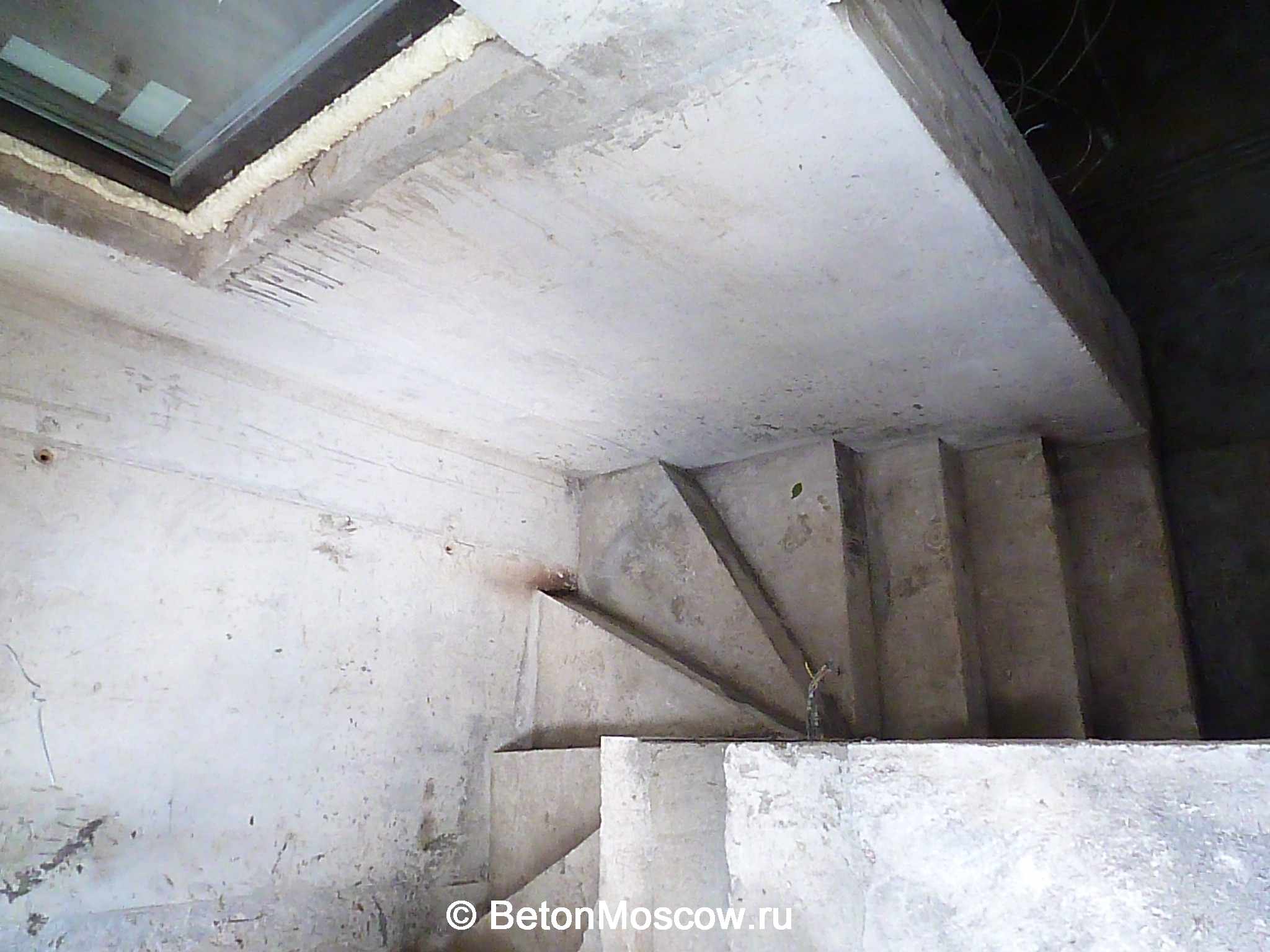 Монолитная бетонная лестница в посёлке Ольгино. Фото 2
