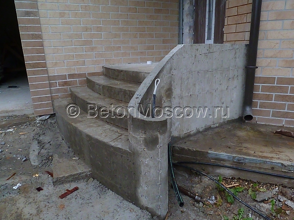 Уличная бетонная лестница в посёлке Опалиха. Фото 3
