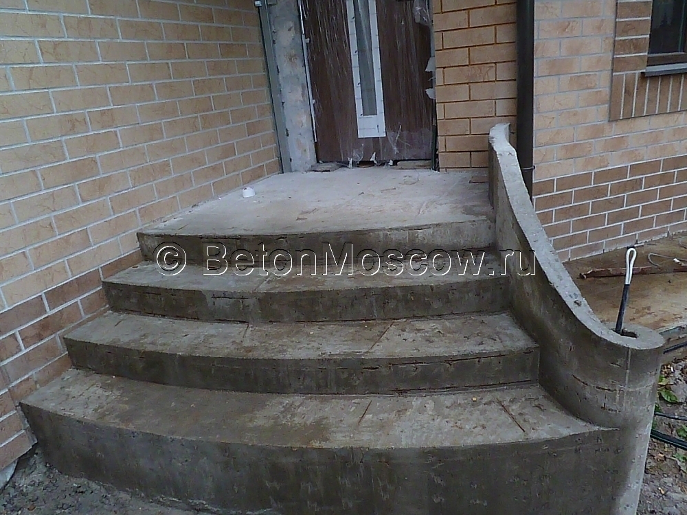 Уличная бетонная лестница в посёлке Опалиха. Фото 5