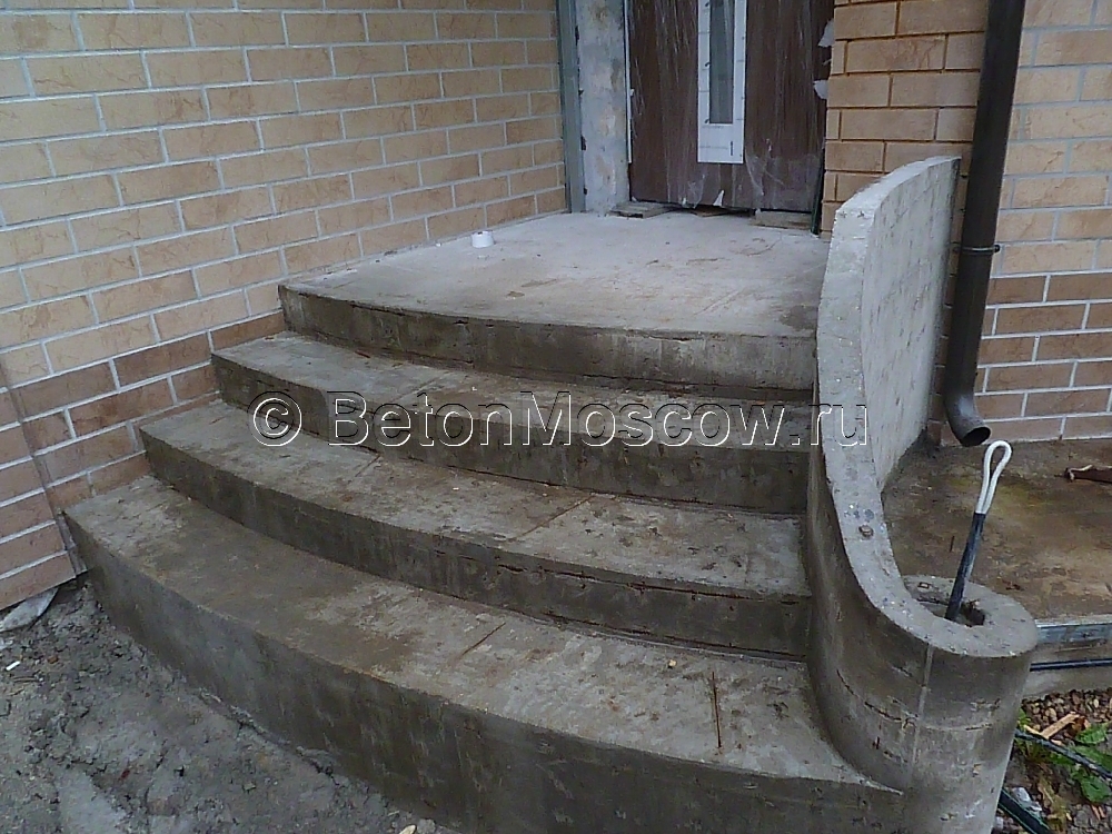 Уличная бетонная лестница в посёлке Опалиха. Фото 6