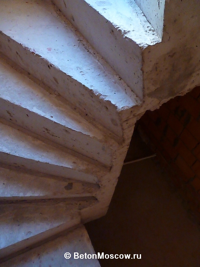 Лестница бетонная в посёлке Берёзка. Фото 1
