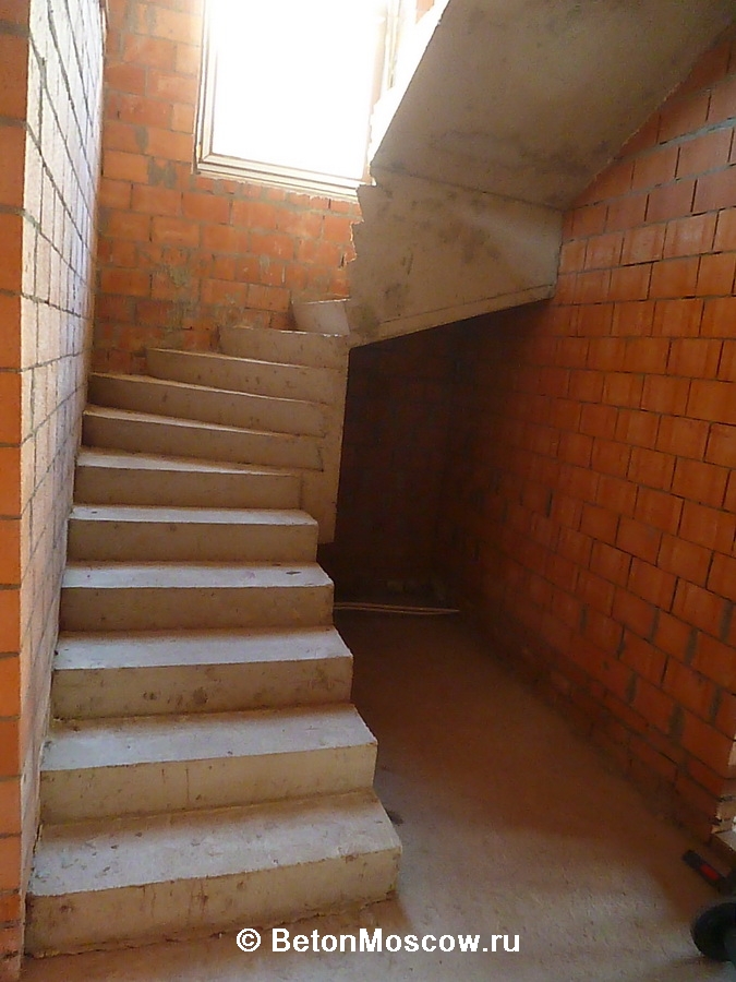 Лестница бетонная в посёлке Берёзка. Фото 2