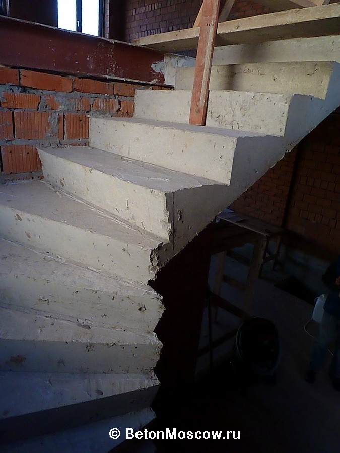 Лестница бетонная в посёлке Берёзка. Фото 3