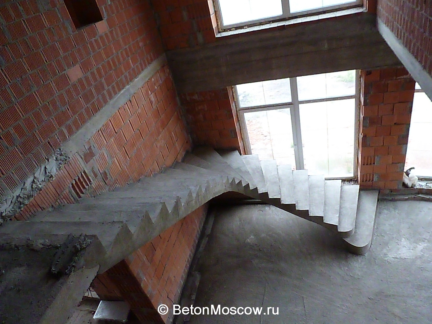 Лестница из бетона в деревне Поповка. Фото 1