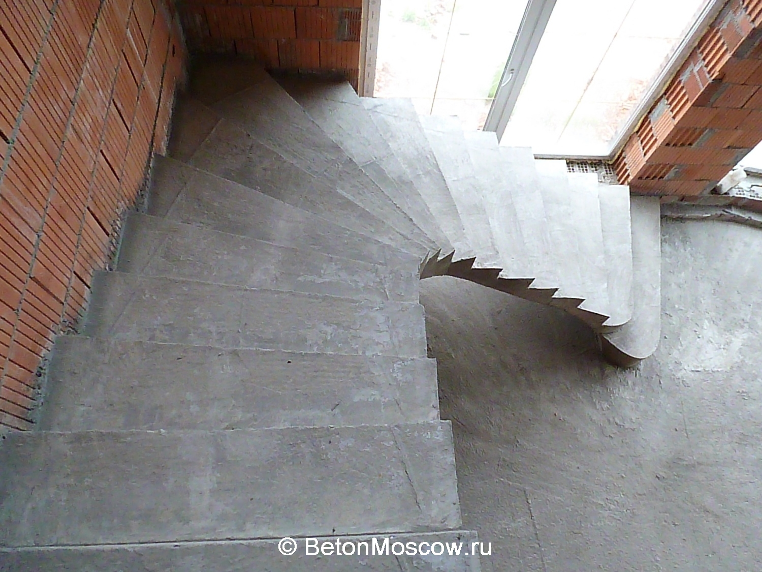 Лестница из бетона в деревне Поповка. Фото 2