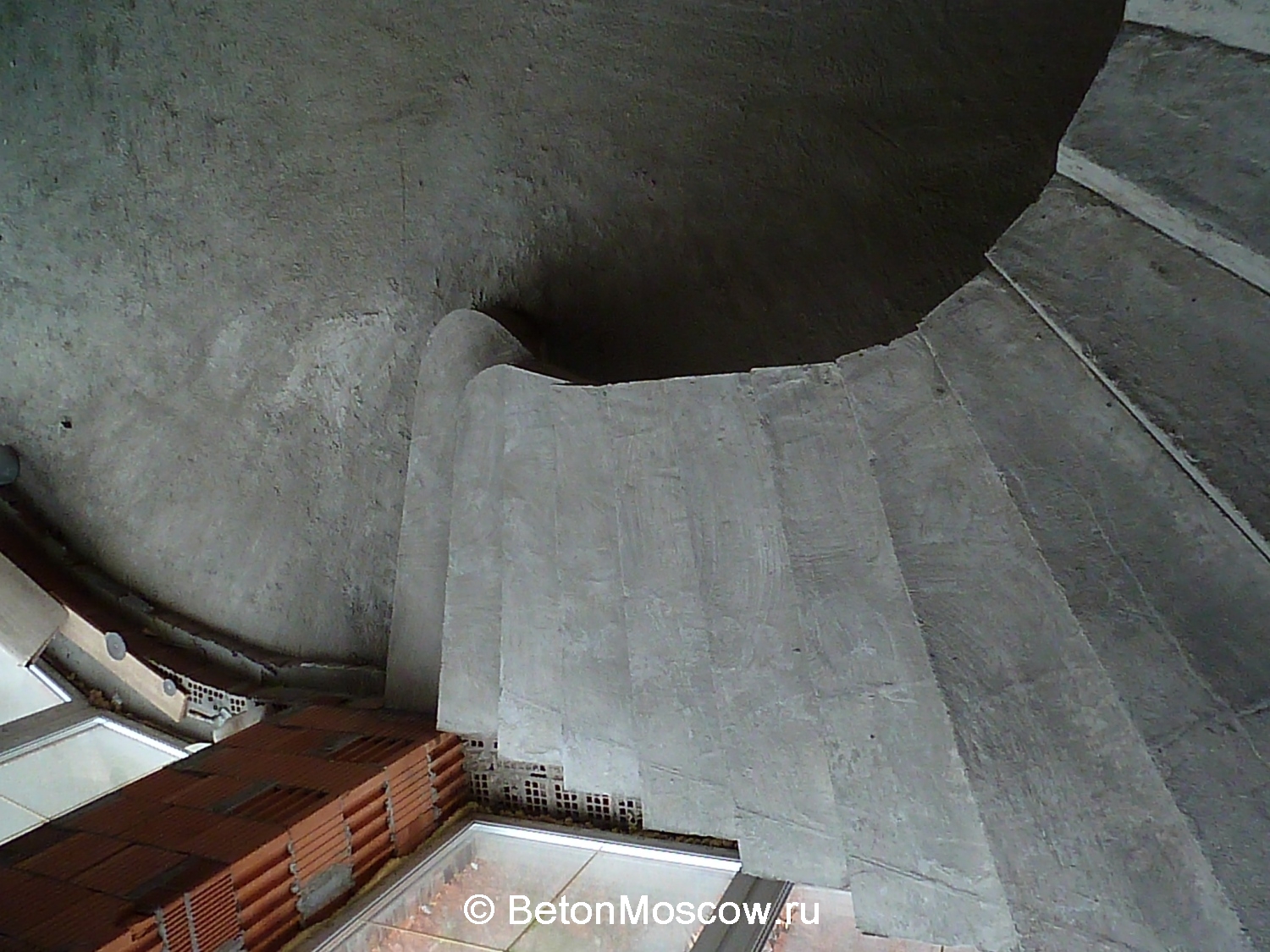 Лестница из бетона в деревне Поповка. Фото 4