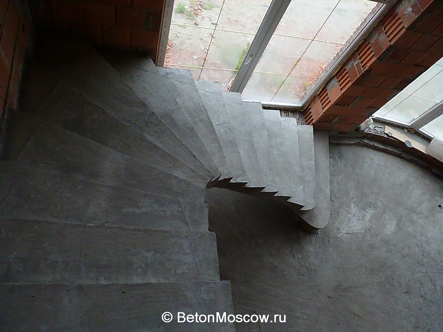 Лестница из бетона в деревне Поповка. Фото 5