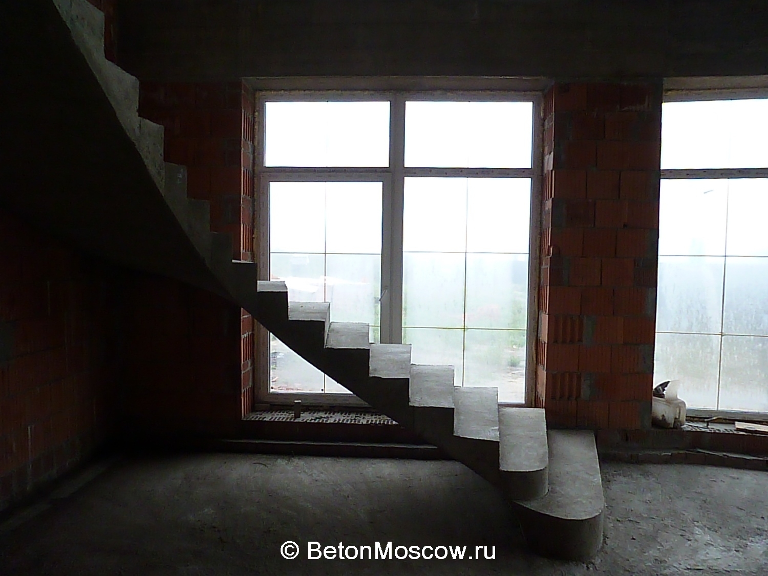 Лестница из бетона в деревне Поповка. Фото 6