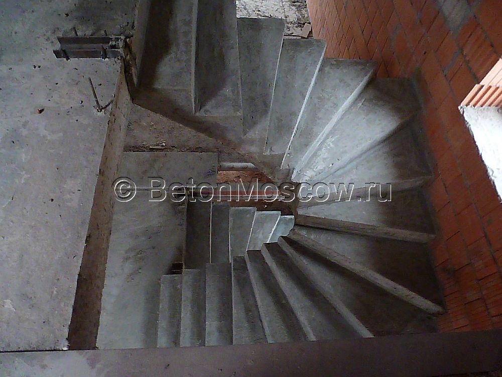 Лестница в посёлке Сабуров парк. Фото 1