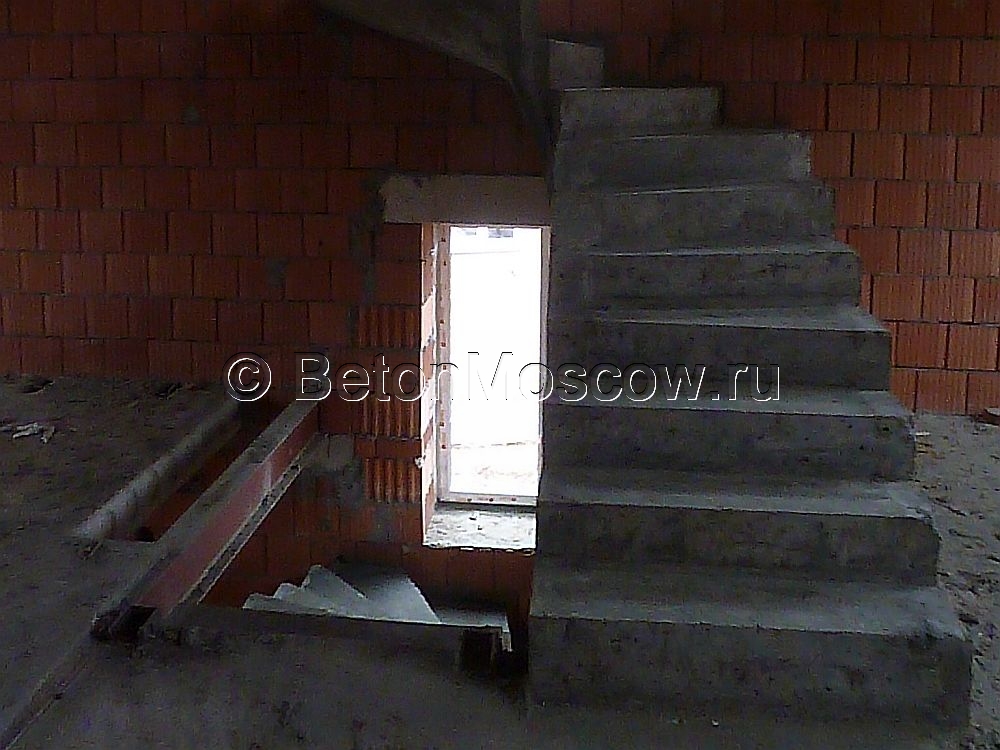 Лестница в посёлке Сабуров парк. Фото 2