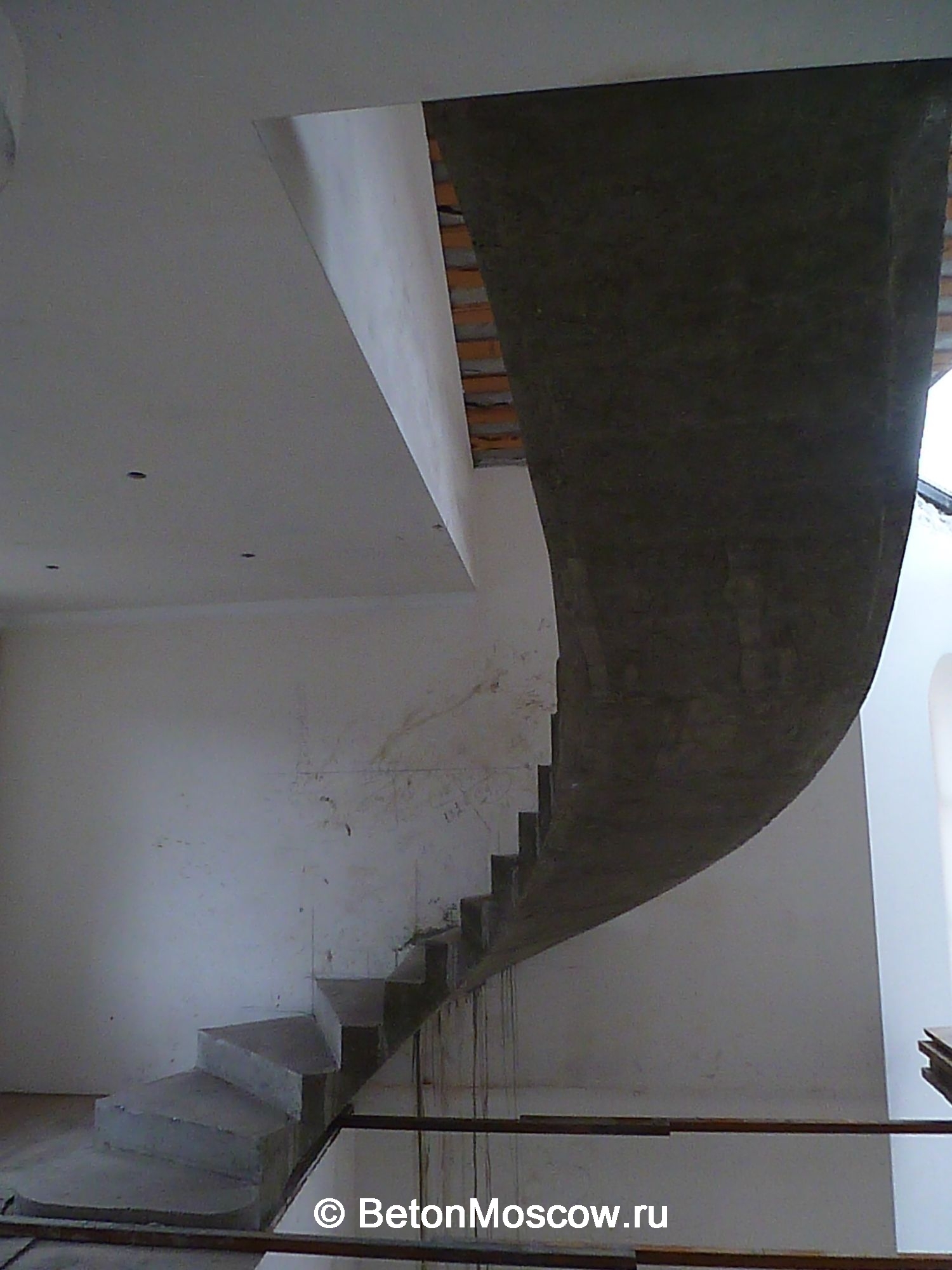Лестница из бетона в деревне Шишкино. Фото 11