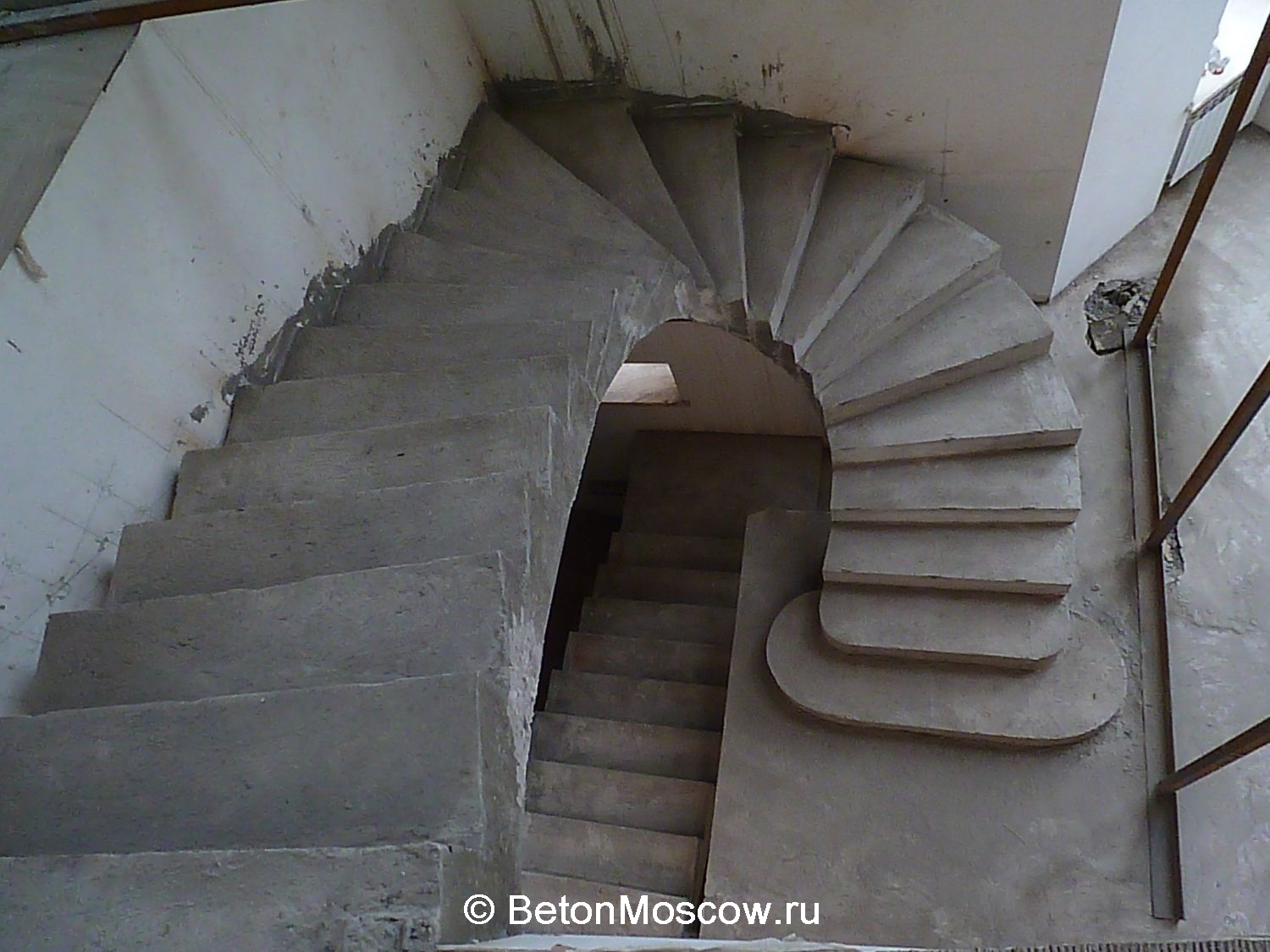 Лестница из бетона в деревне Шишкино. Фото 3