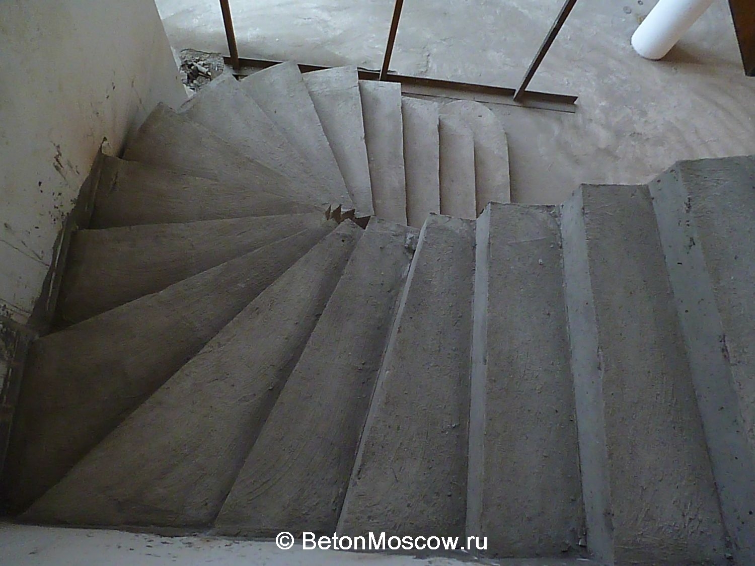 Лестница из бетона в деревне Шишкино. Фото 4