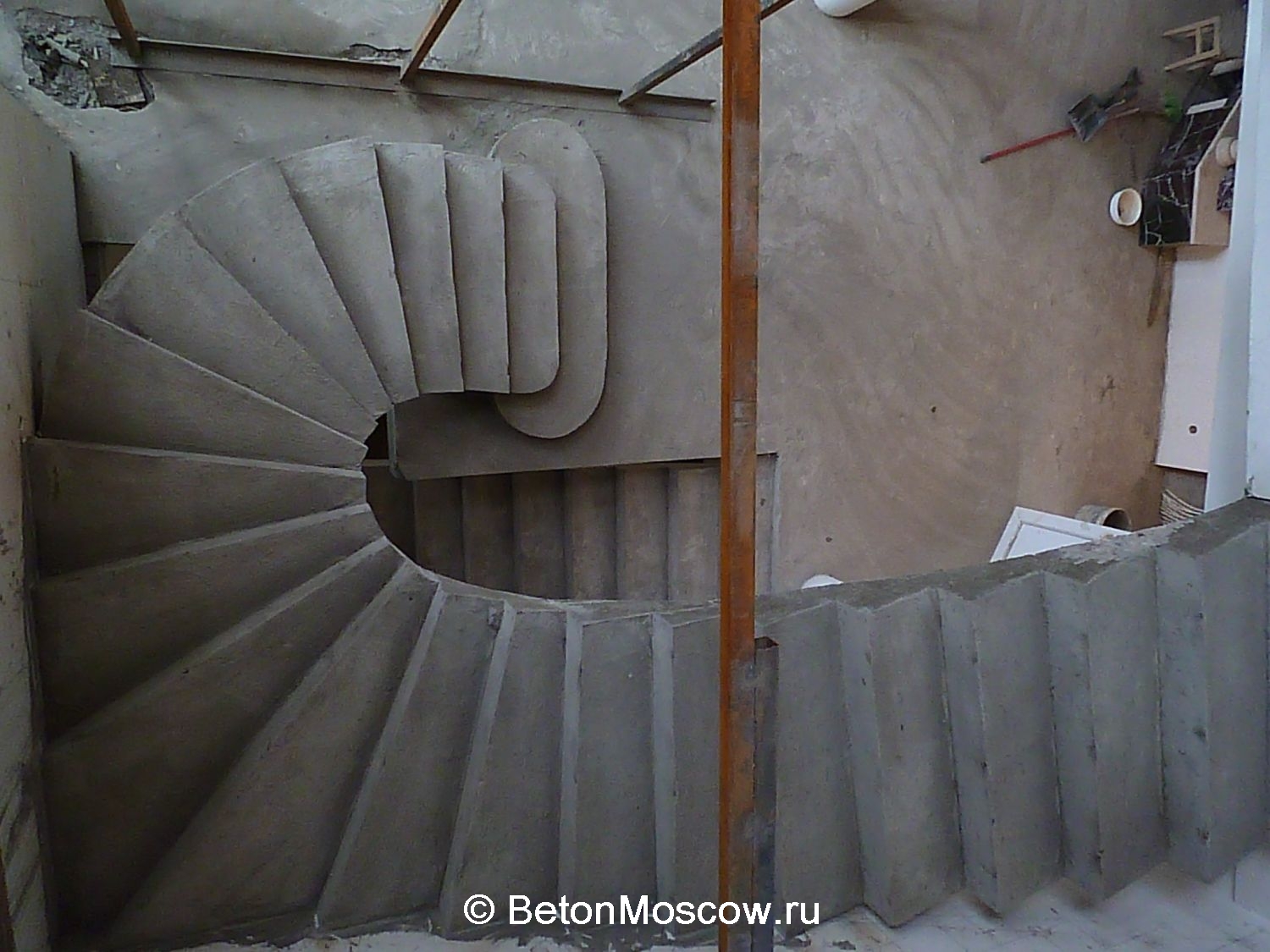 Лестница из бетона в деревне Шишкино. Фото 5
