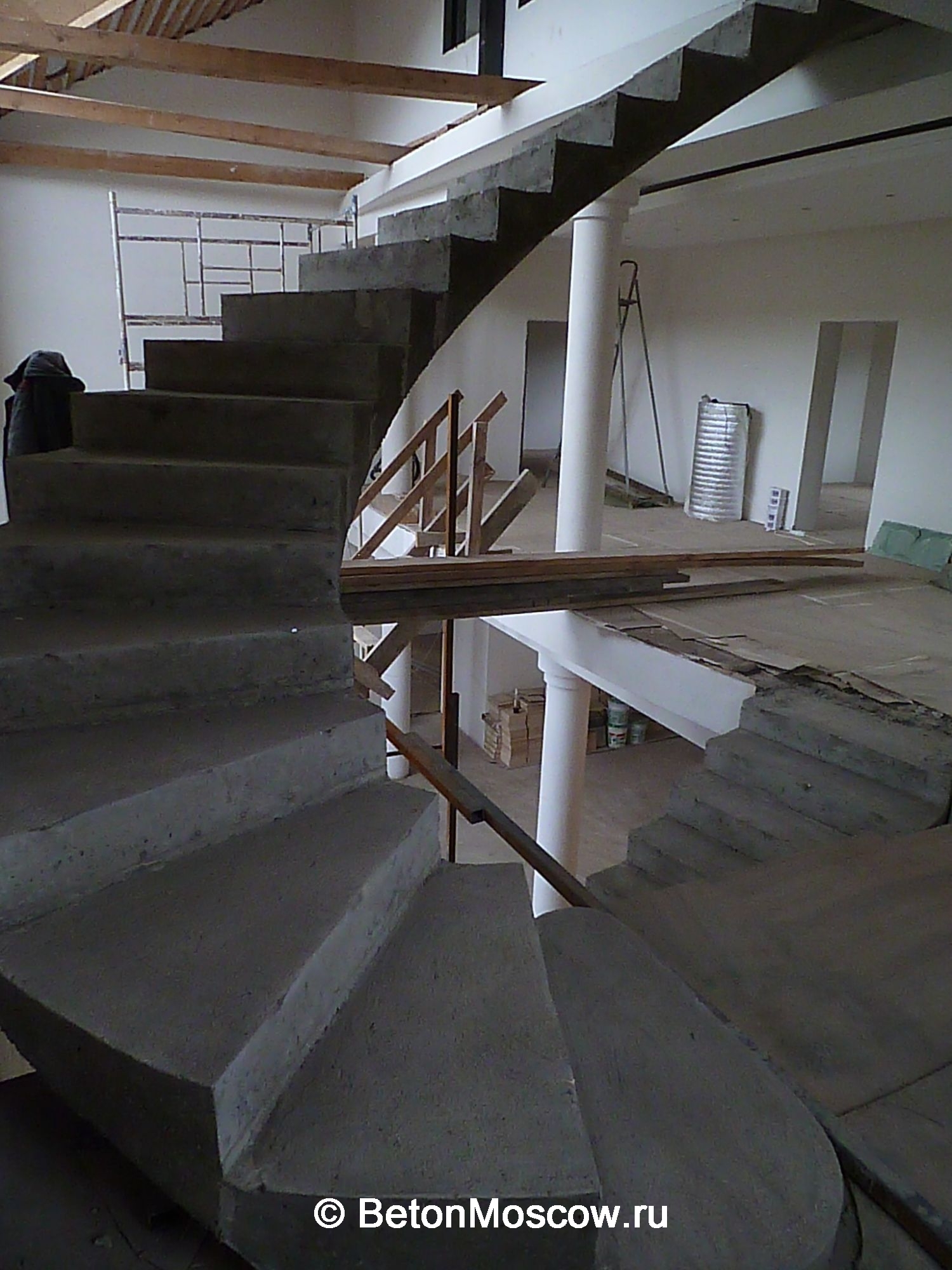 Лестница из бетона в деревне Шишкино. Фото 9