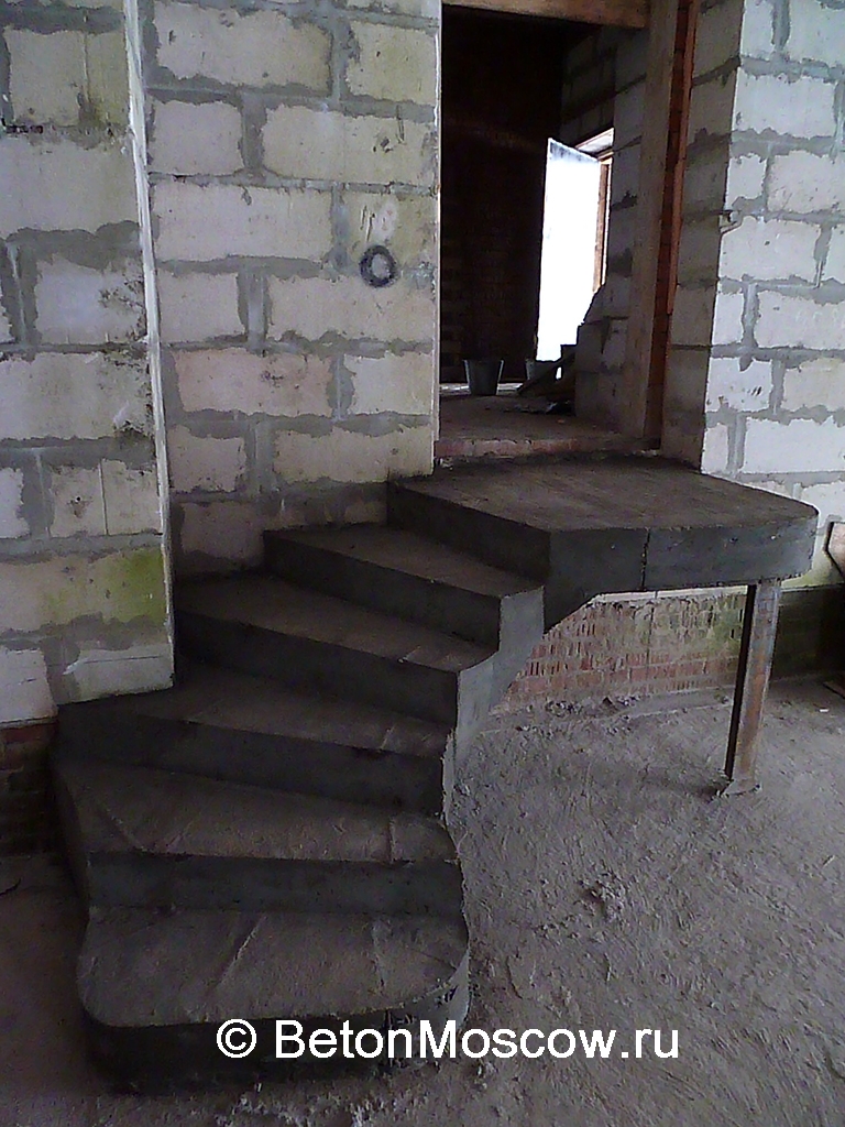 Лестница бетонная в посёлке Сиеста. Фото 12