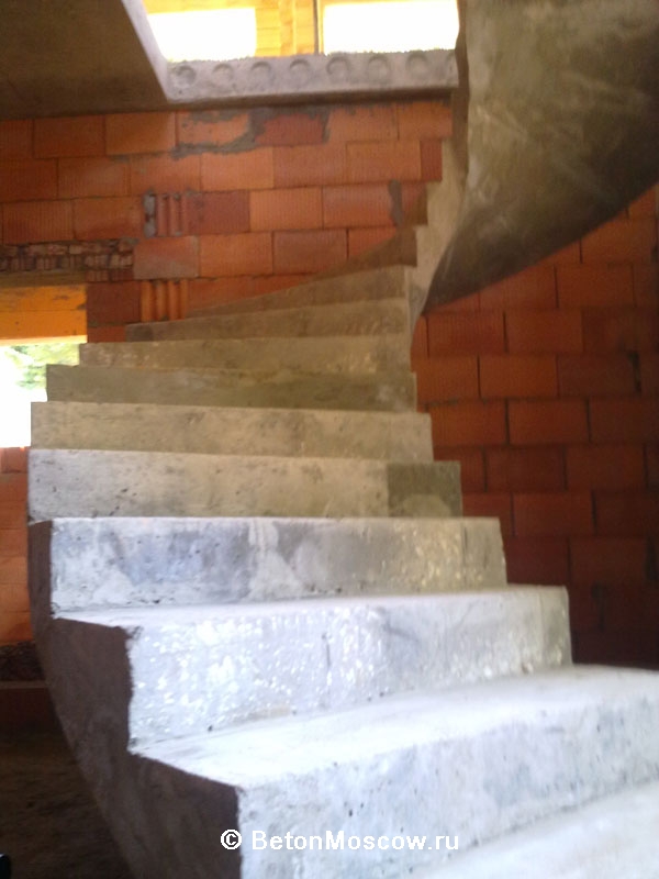Лестница в посёлке Соловьи. Фото 6