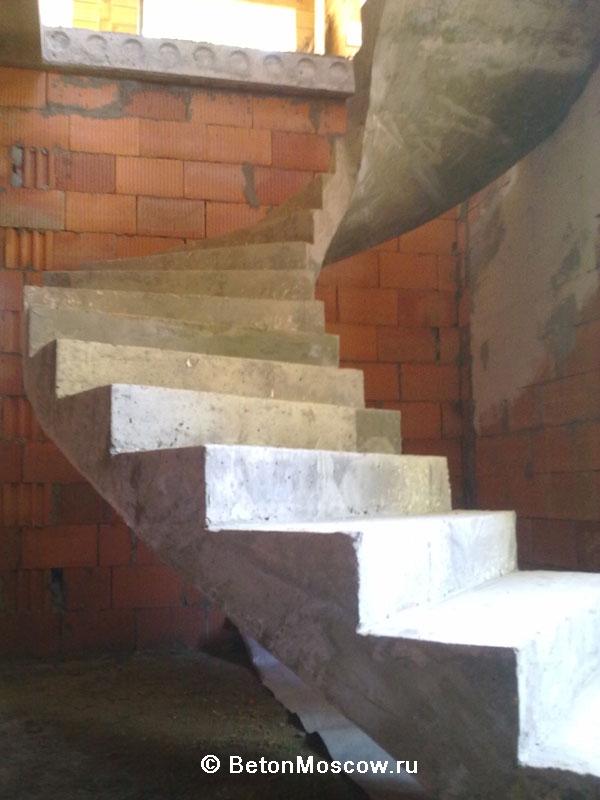 Лестница в посёлке Соловьи. Фото 9